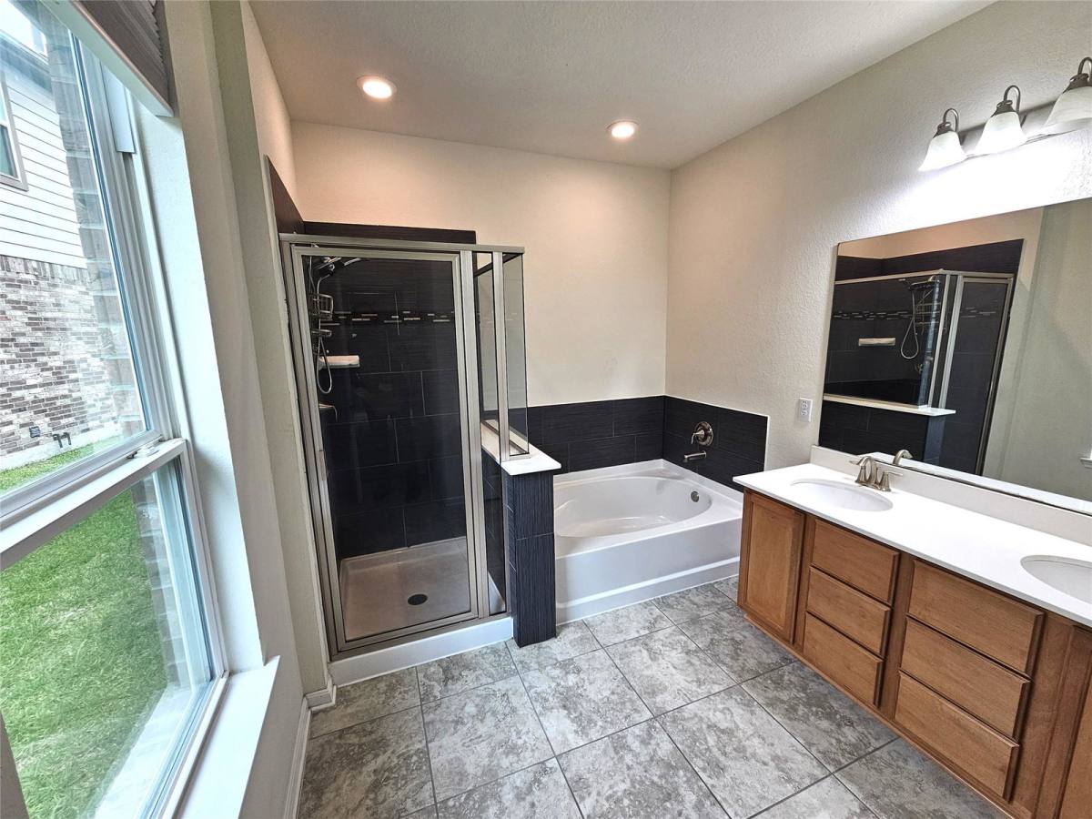 House for rent at 3320 Regal Park Lane, Pearland, TX 77584