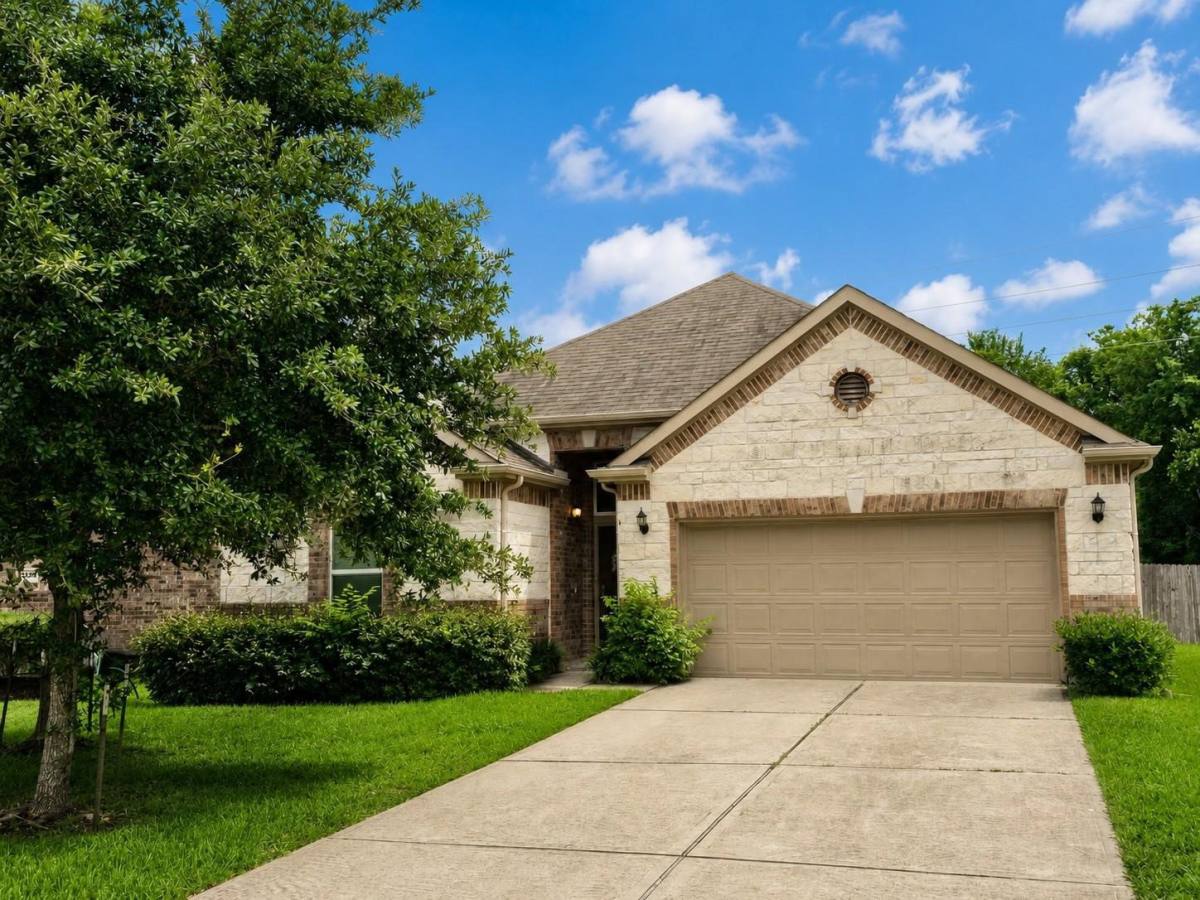 House for rent at 3320 Regal Park Lane, Pearland, TX 77584