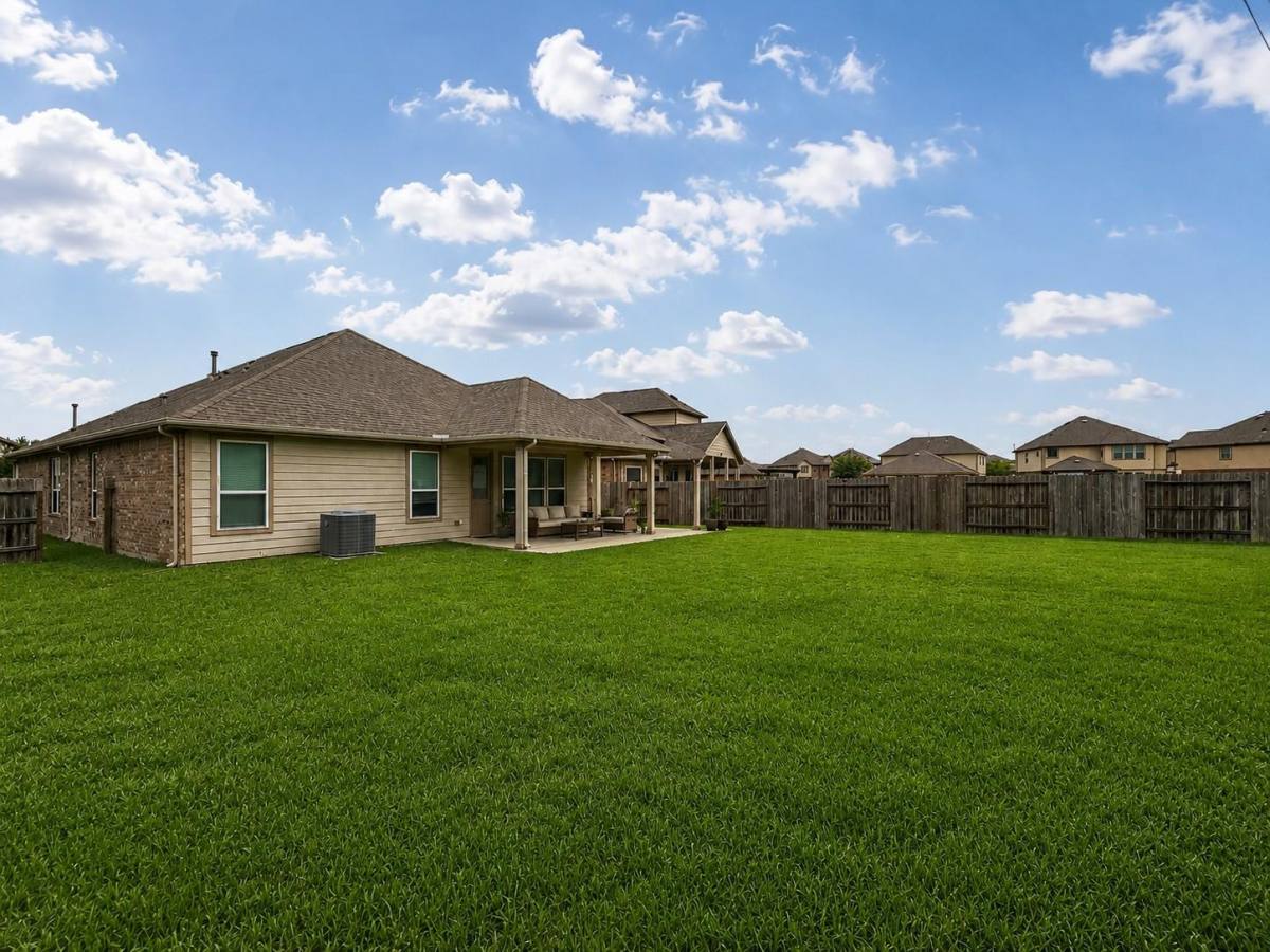 House for rent at 3320 Regal Park Lane, Pearland, TX 77584