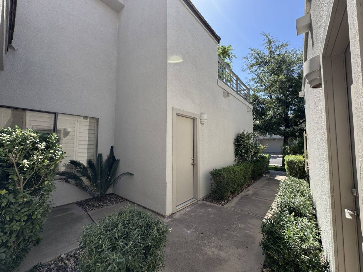 Townhouse for rent at 7272 E Gainey Ranch Rd, Scottsdale, AZ 85258