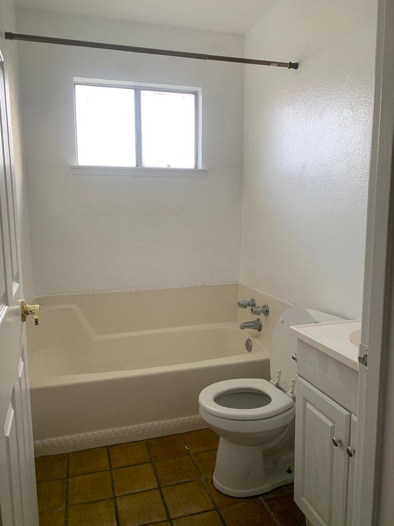 House for rent at 994 S Harris St, Hanford, CA 93230