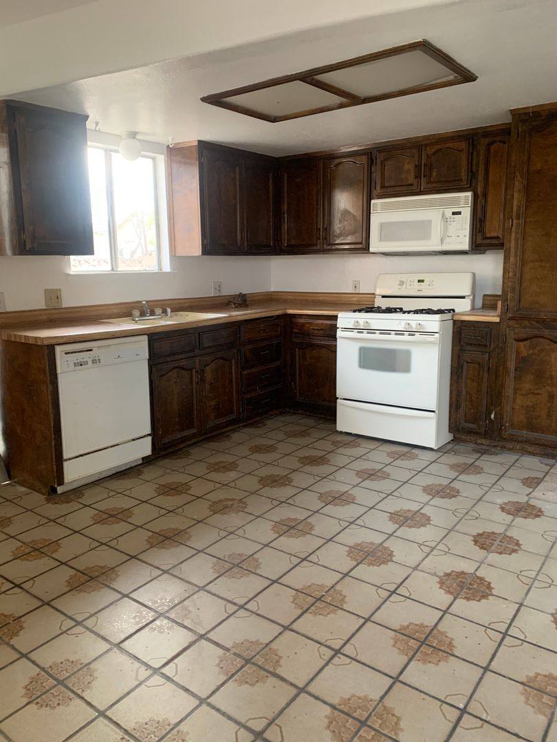 House for rent at 994 S Harris St, Hanford, CA 93230