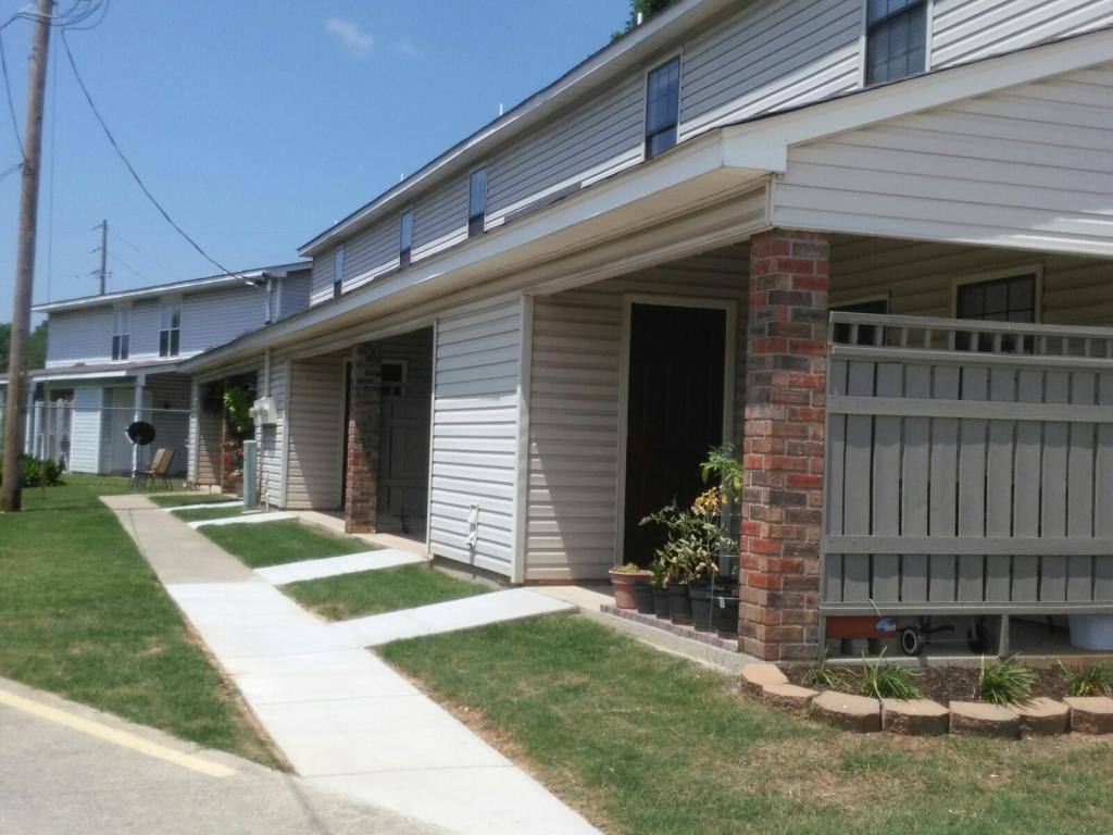Townhouse for rent at 2131 Westmead Dr, Decatur, AL 35603