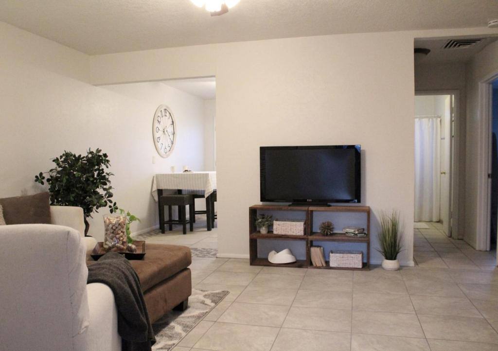 Apartment for rent at 1021 Alvarado Dr SE #B, Albuquerque, NM 87108