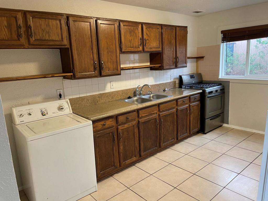 Apartment for rent at 1021 Alvarado Dr SE #B, Albuquerque, NM 87108
