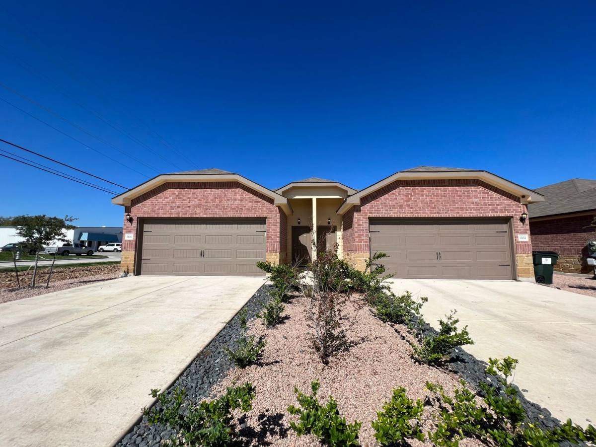 Townhouse for rent at 1102 Renee Way, Seguin, TX 78155