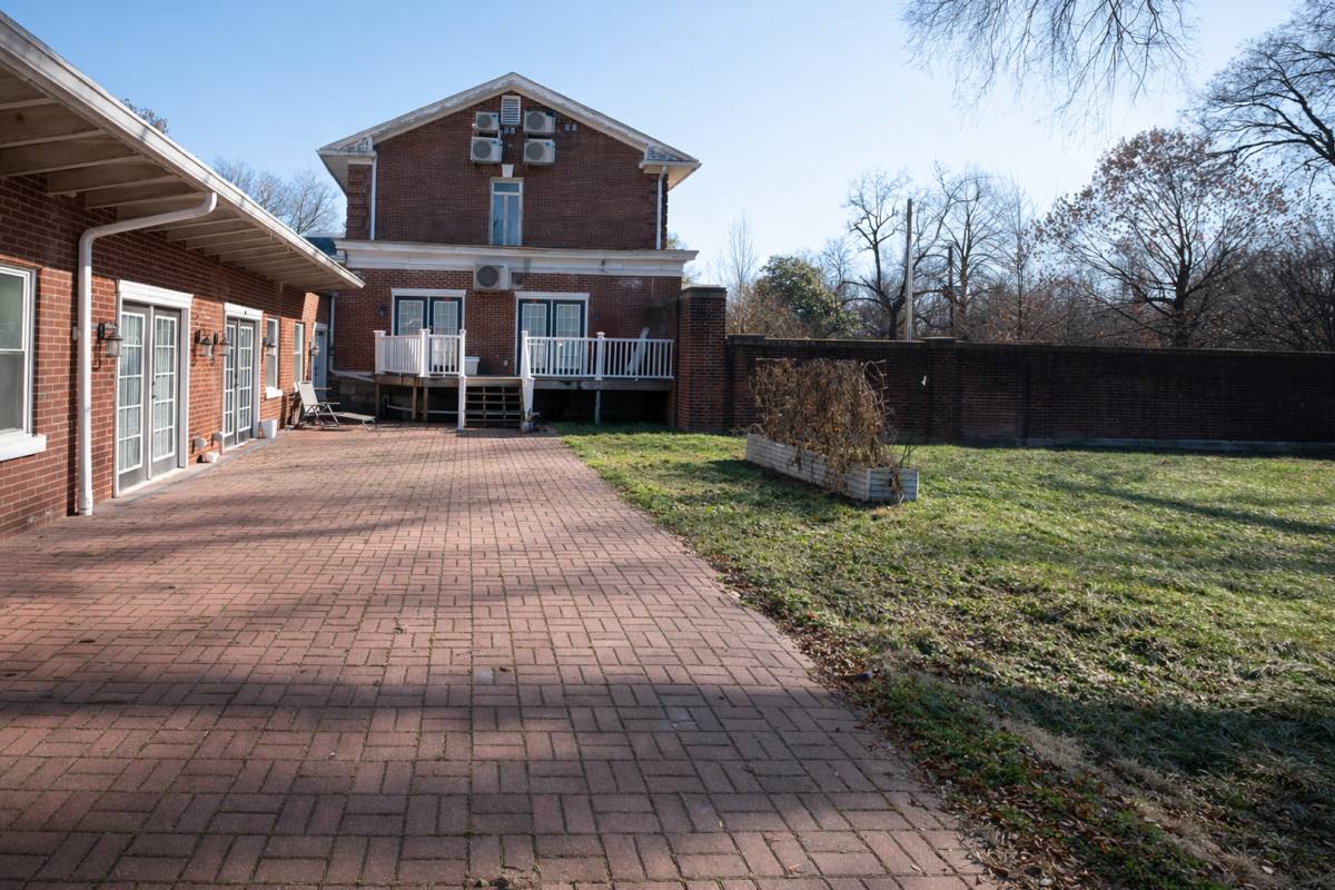 Apartment for rent at 523 Park Ave, Louisville, KY 40208