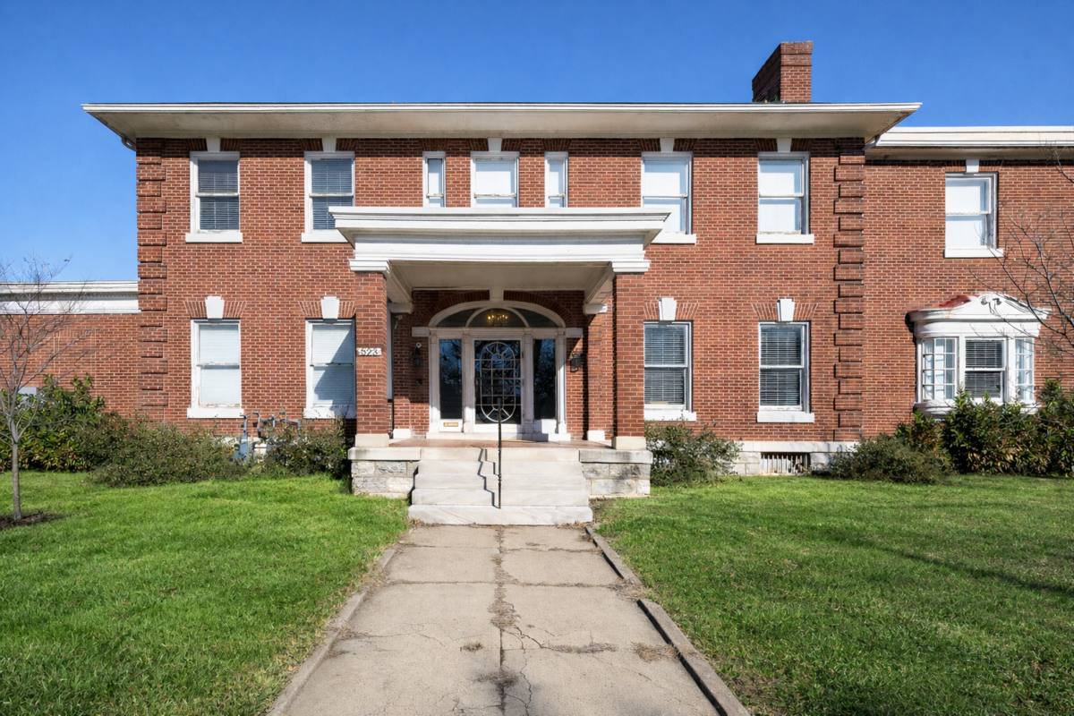 Apartment for rent at 523 Park Ave, Louisville, KY 40208