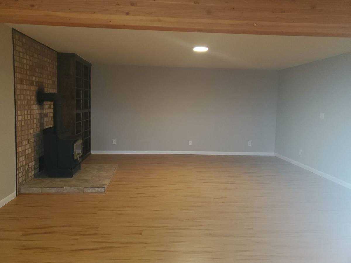 House for rent at 990 Mountain View Rd, Sweet Home, OR 97386