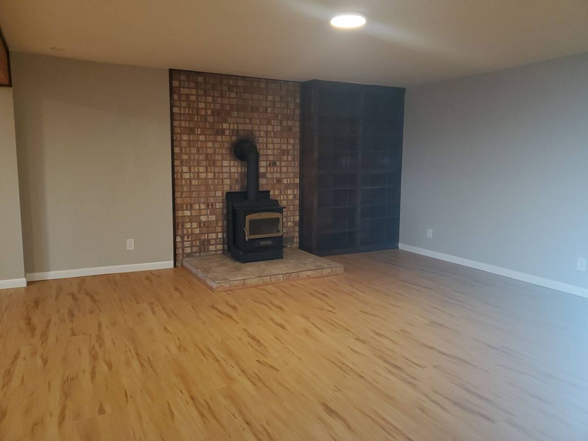 House for rent at 990 Mountain View Rd, Sweet Home, OR 97386