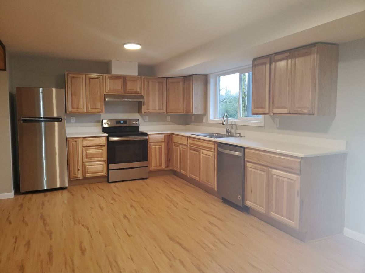 House for rent at 990 Mountain View Rd, Sweet Home, OR 97386