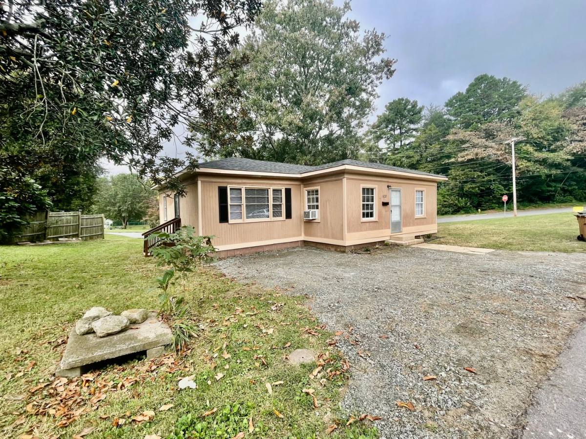House for rent at 420 S Government St, Lincolnton, NC 28092
