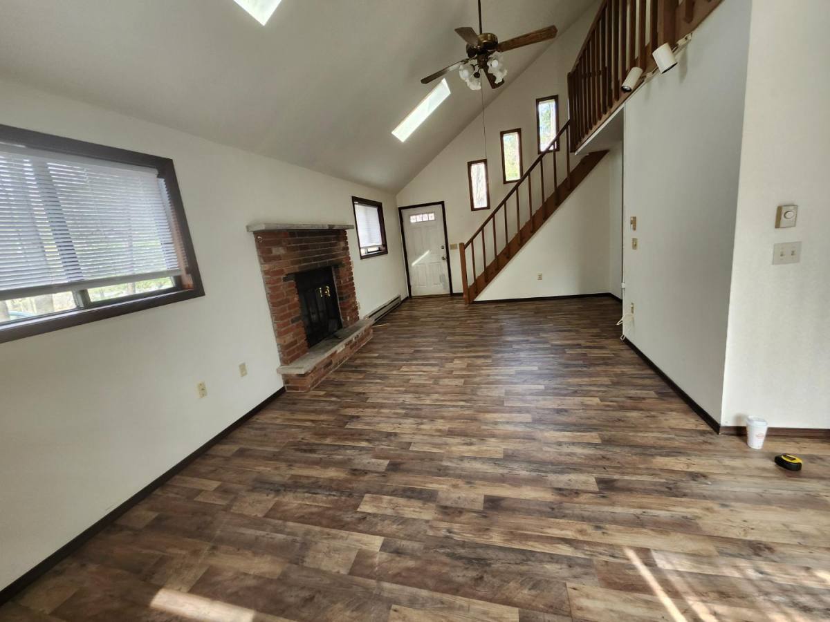 House for rent at 940 Country Place Dr, Tobyhanna, PA 18466