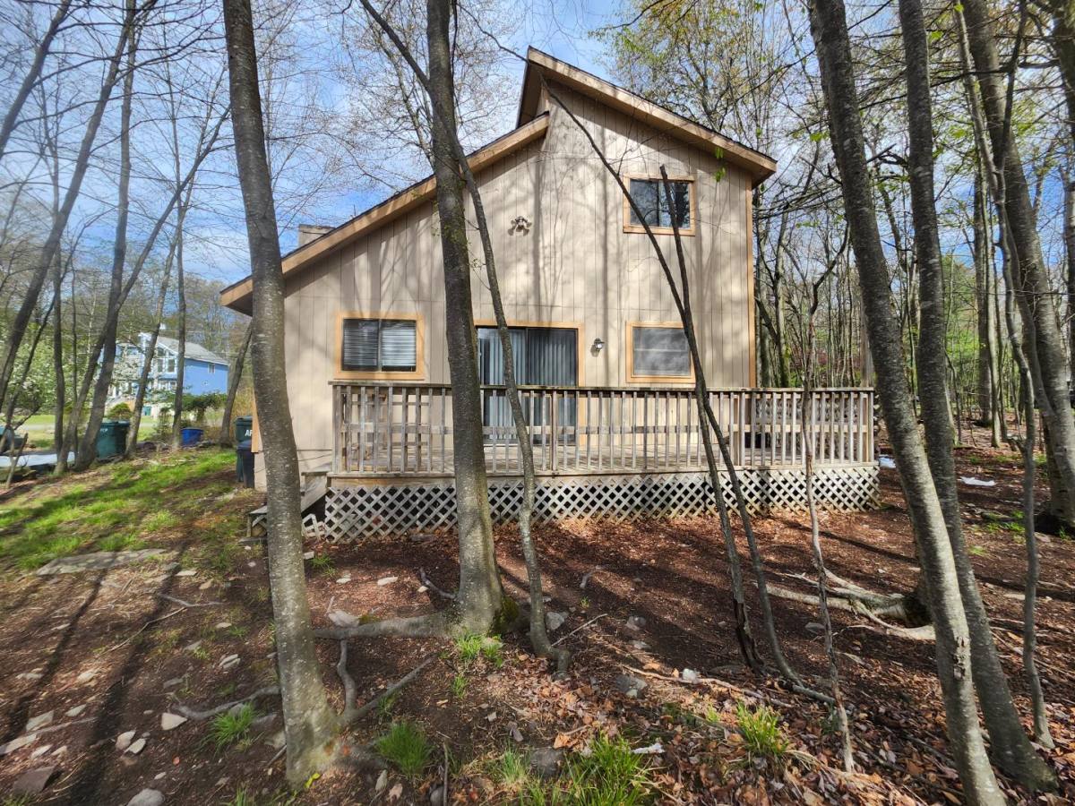 House for rent at 940 Country Place Dr, Tobyhanna, PA 18466