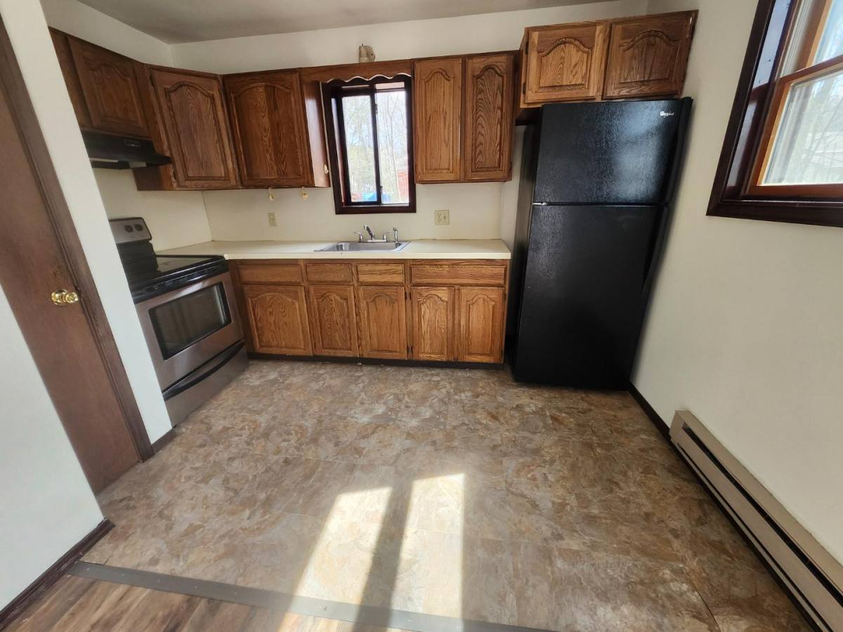 House for rent at 940 Country Place Dr, Tobyhanna, PA 18466