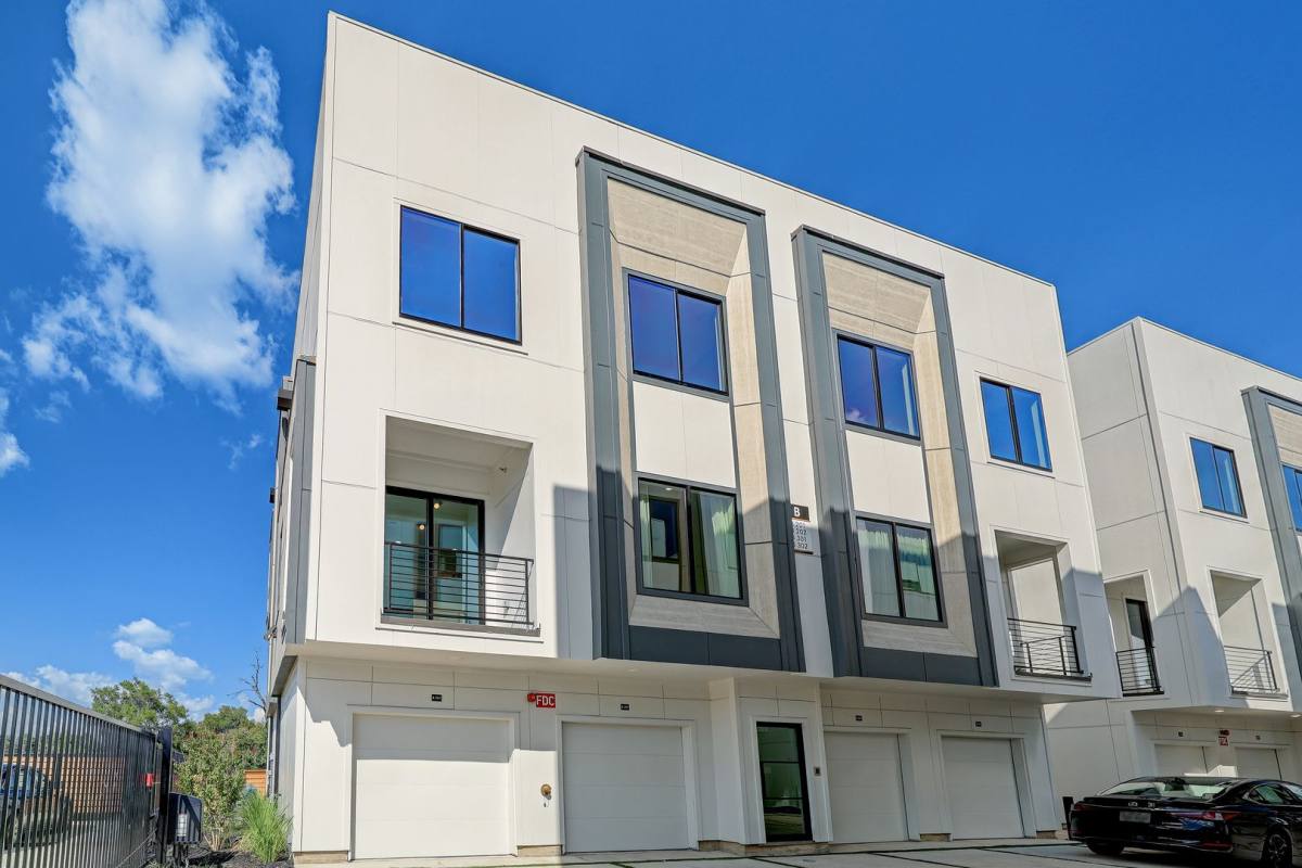 Townhouse for rent at 4722 Old Spanish Trail Building C, Houston, TX 77021