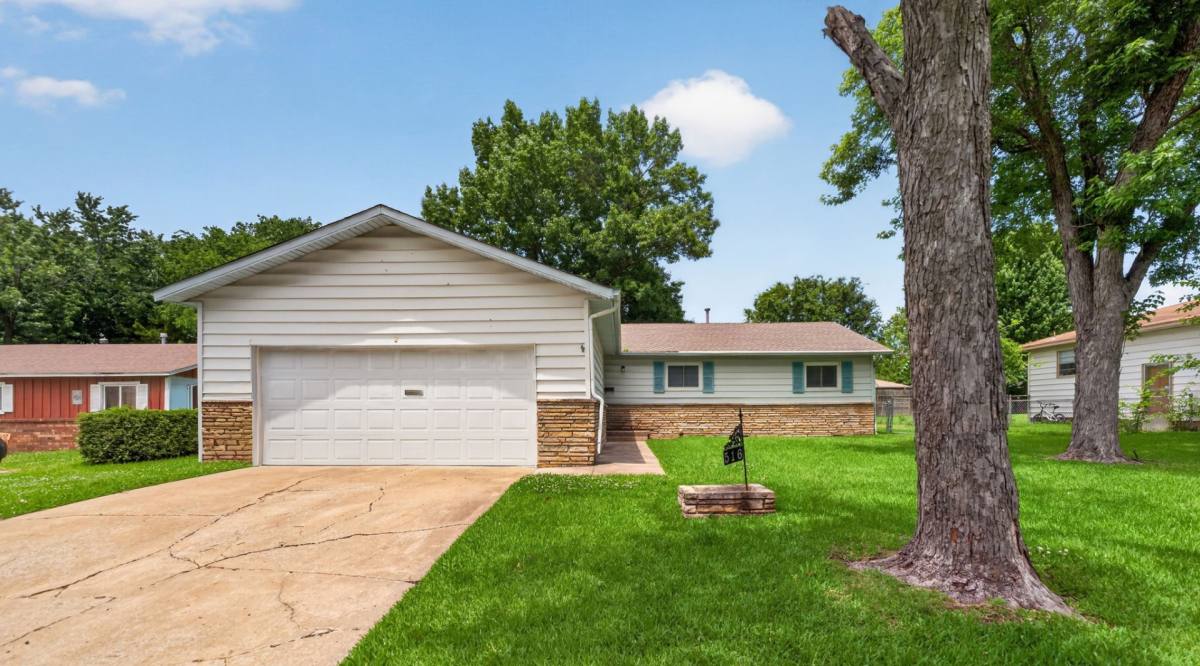 House for rent at 516 W Toledo Place, Broken Arrow, OK 74012