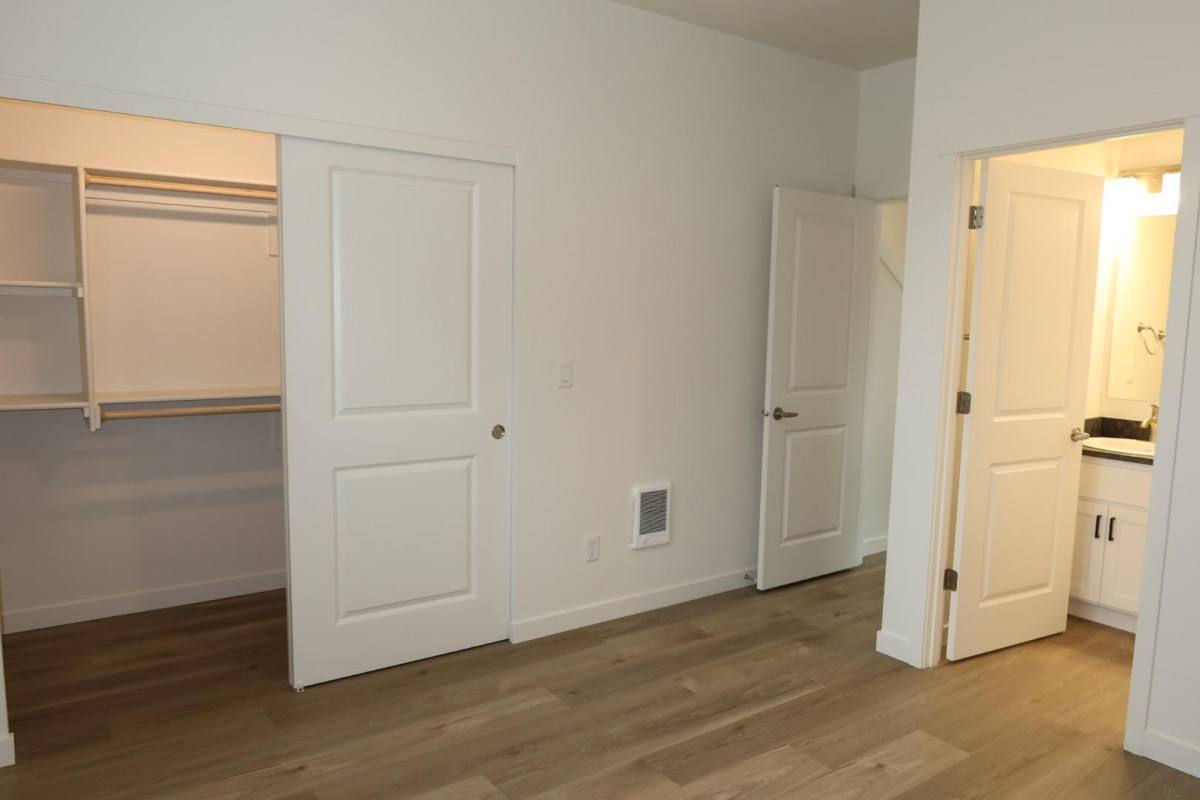 Apartment for rent at 704 Elkins Way SE, Salem, OR 97306