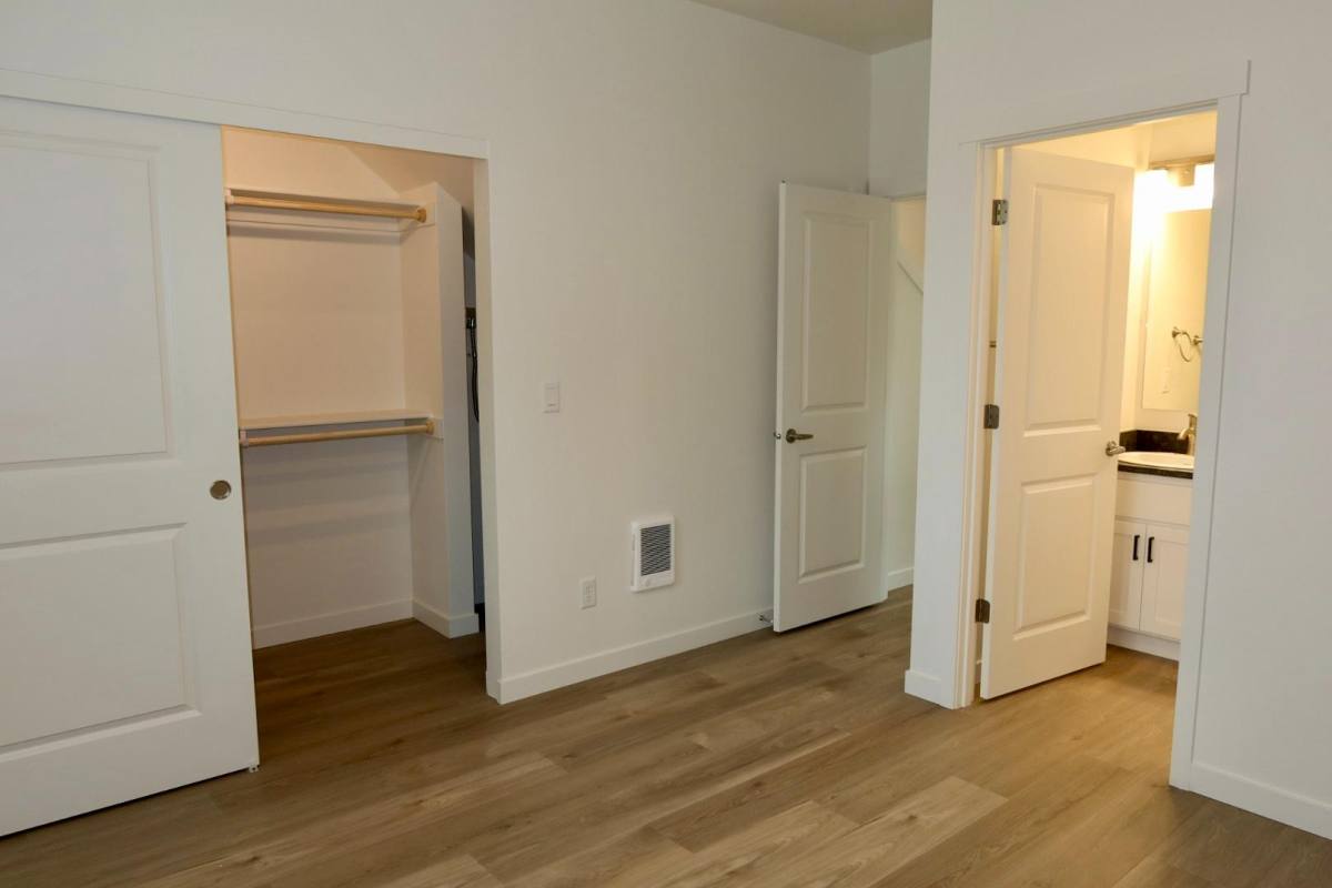 Apartment for rent at 704 Elkins Way SE, Salem, OR 97306