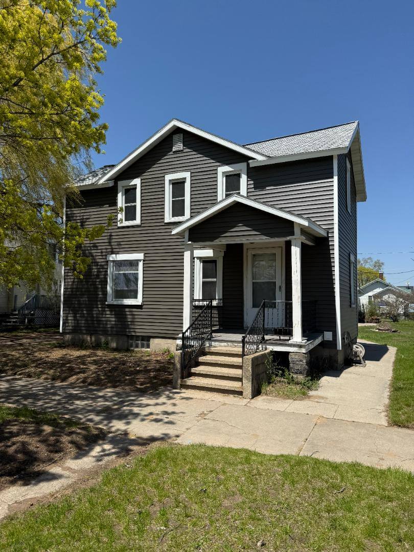 House for rent at 1008 8th Ave, Menominee, MI 49858