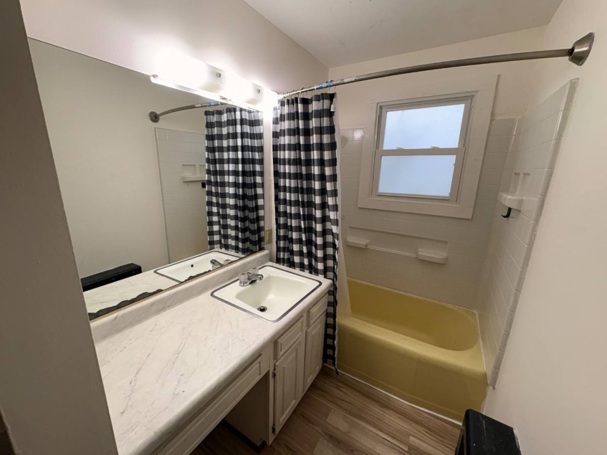 Apartment for rent at 949 W Pike St #A, Clarksburg, WV 26301
