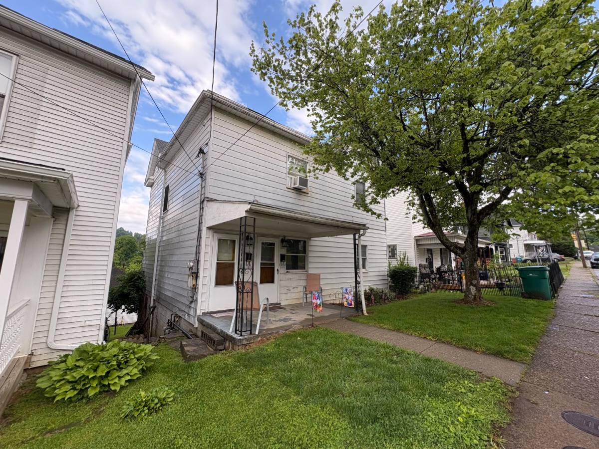 Apartment for rent at 949 W Pike St #A, Clarksburg, WV 26301