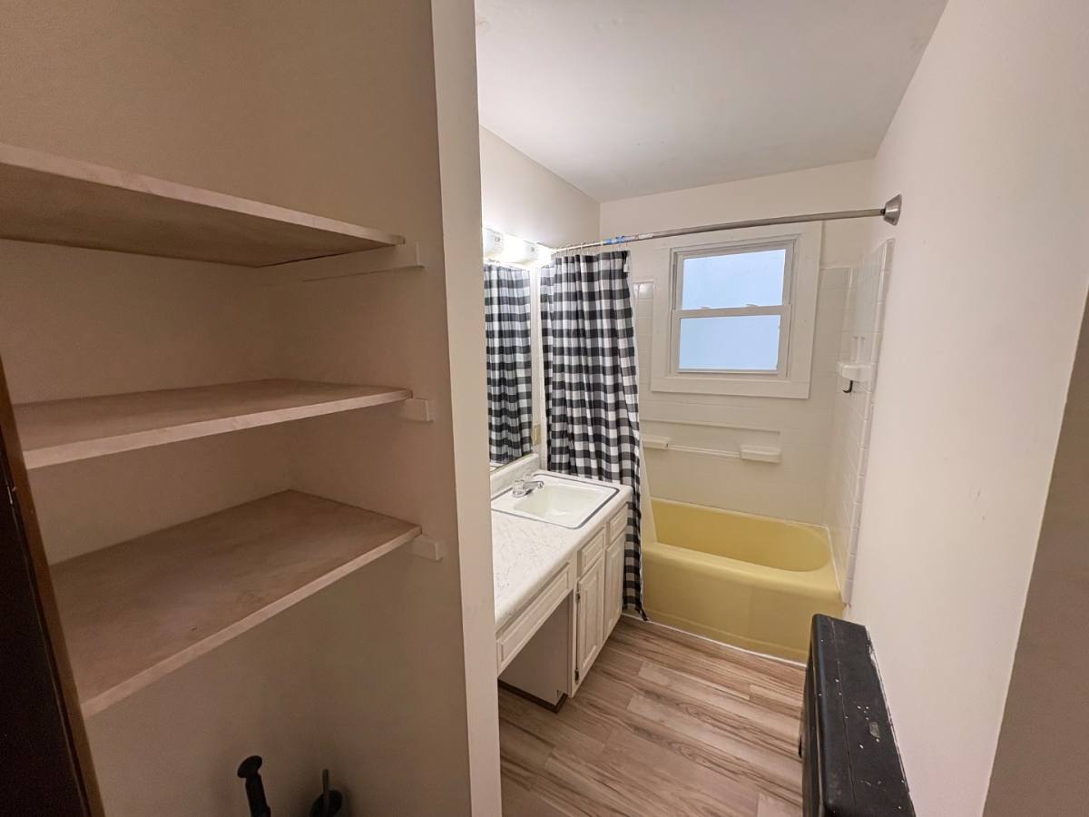 Apartment for rent at 949 W Pike St #A, Clarksburg, WV 26301