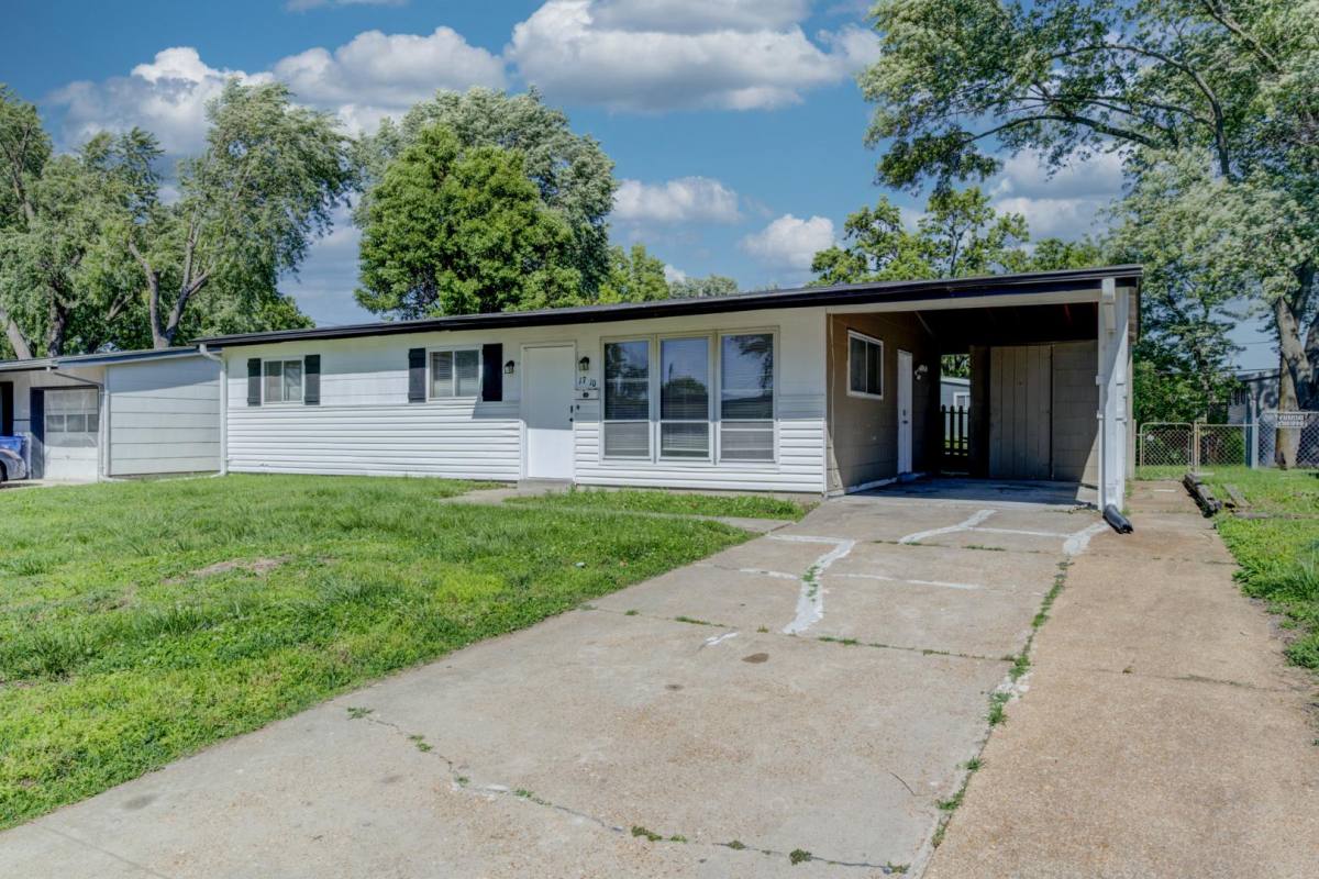 House for rent at 1710 Kay Dr, Florissant, MO 63031