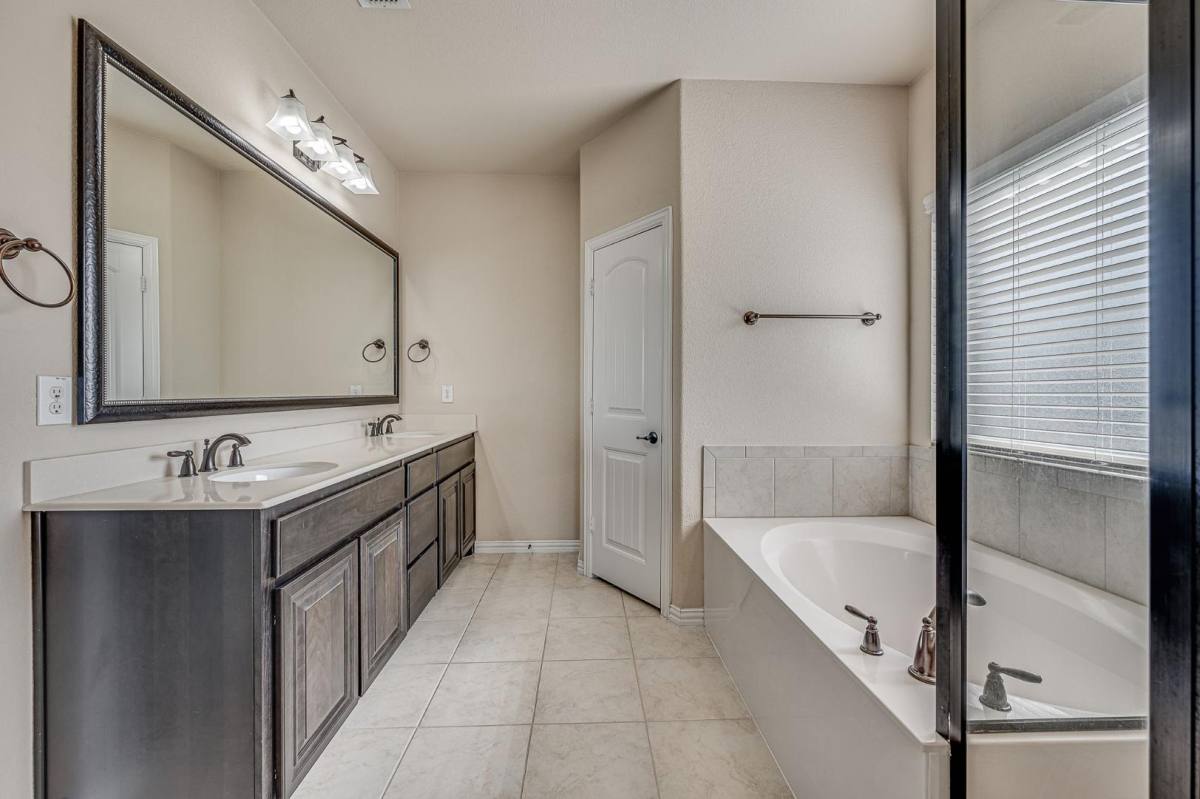 House for rent at 438 Brookdale Dr 428, Midlothian, TX 76065