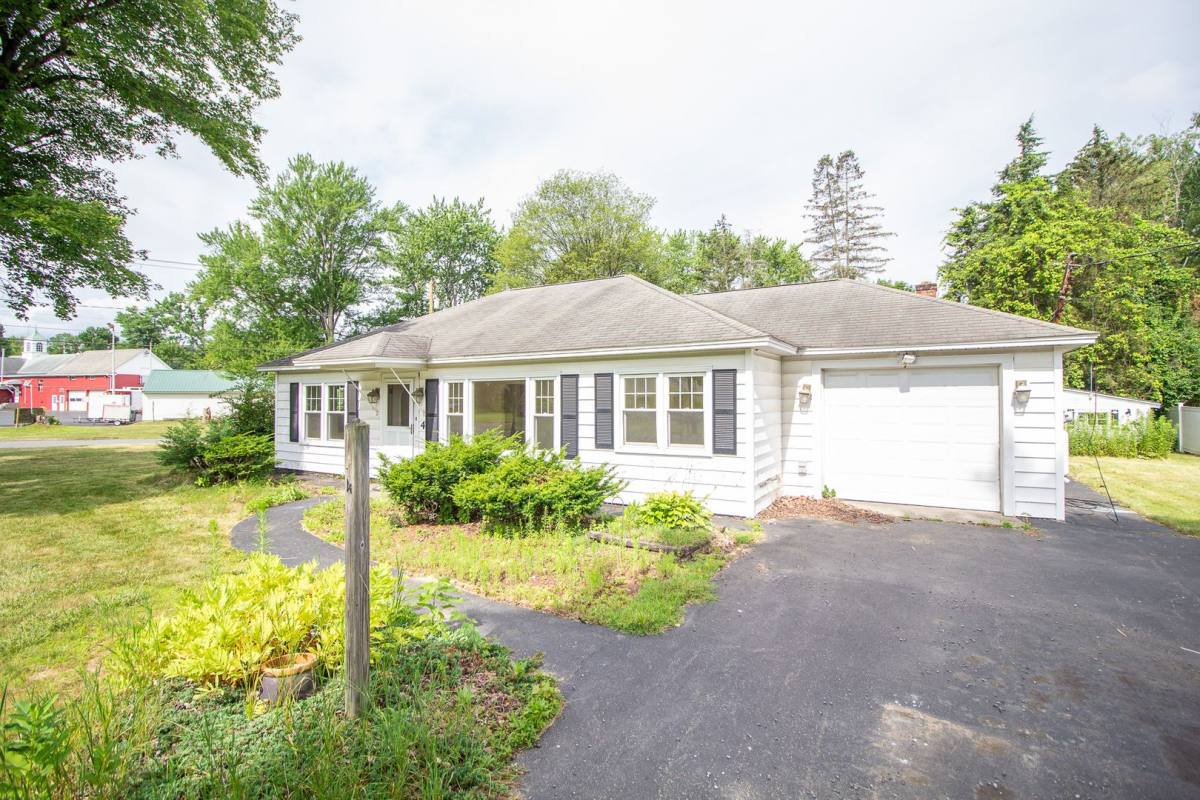 House for rent at 4 Weiser St, Glenmont, NY 12077