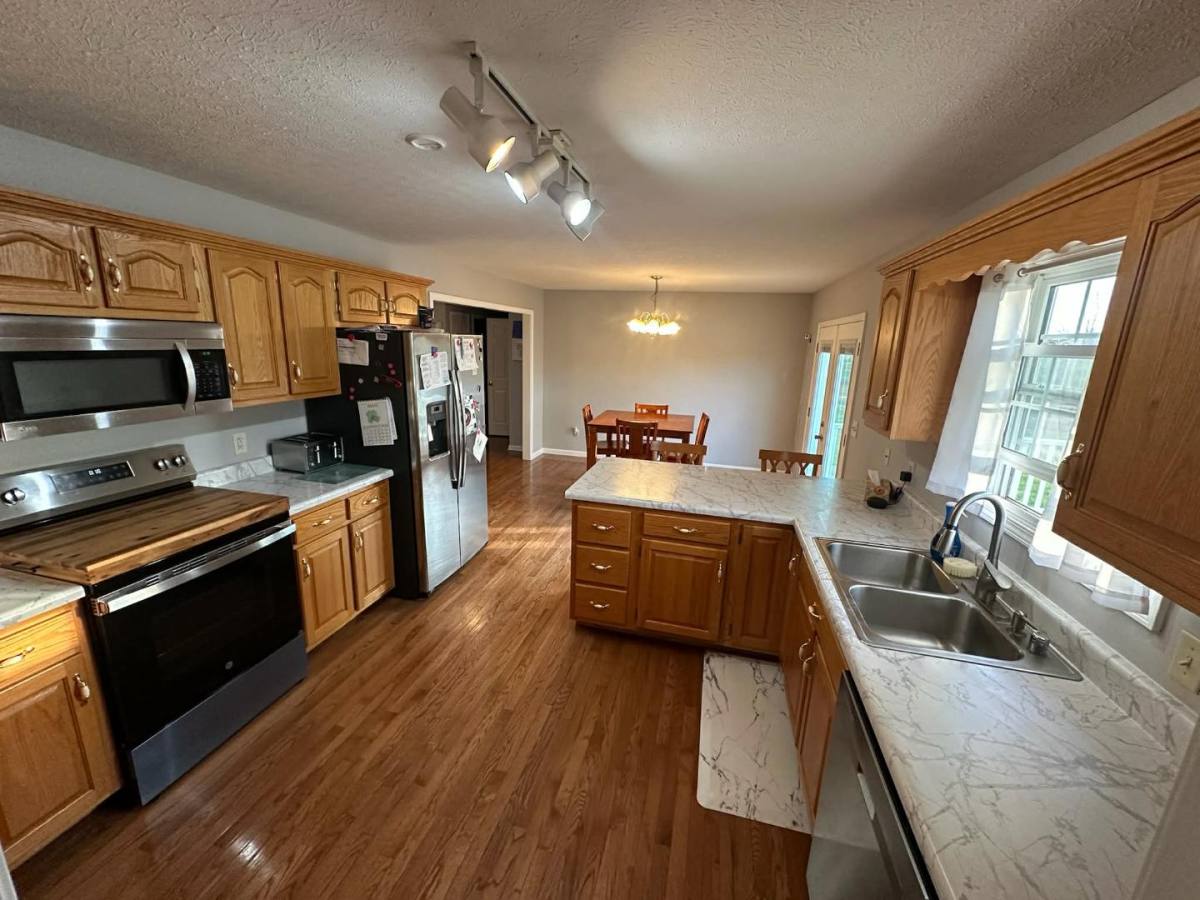 House for rent at 5136 N Long Grove Rd, Cecilia, KY 42724