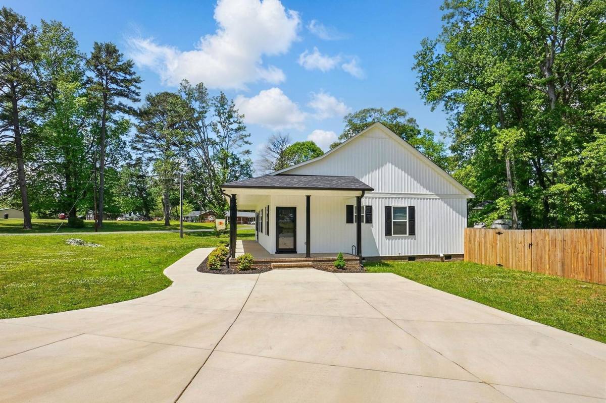 House for rent at 301 Tomberlin Rd, Mount Holly, NC 28120