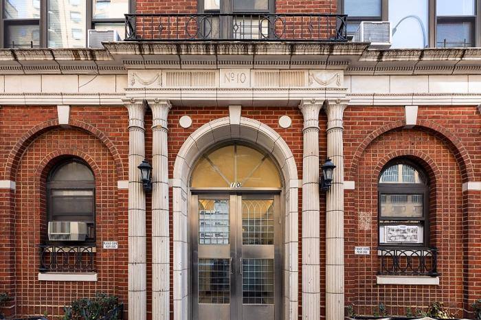 Apartment for rent at 10 W 65th St #4M, New York, NY 10023