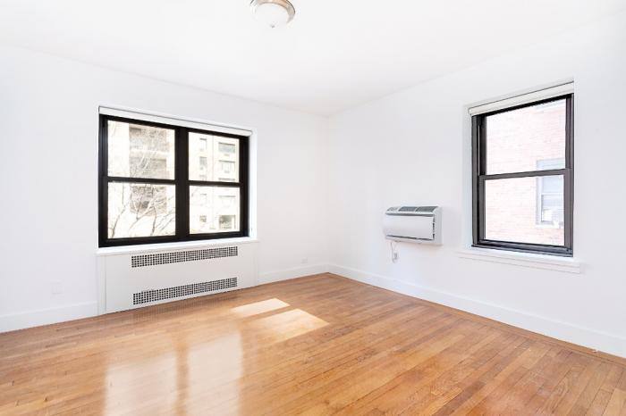 Apartment for rent at 10 W 65th St #4M, New York, NY 10023