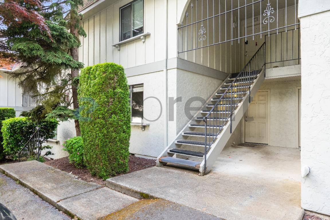 Apartment for rent at 12528 NE 117th Place #E5, Kirkland, WA 98034
