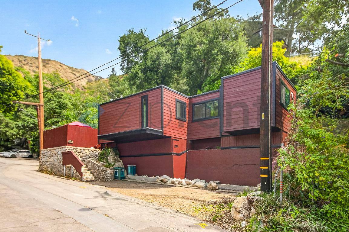 House for rent at 670 Woodland Dr, Sierra Madre, CA 91024