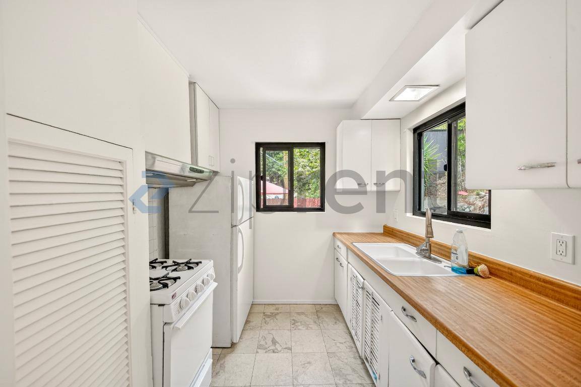 House for rent at 670 Woodland Dr, Sierra Madre, CA 91024