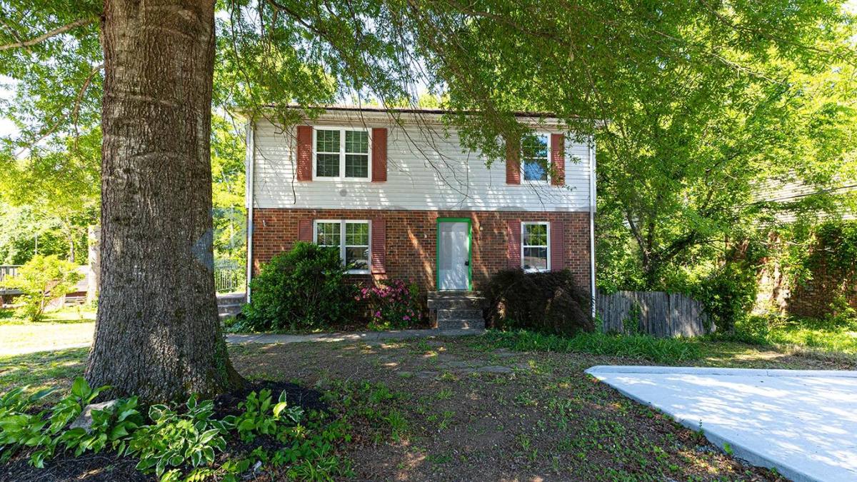 House for rent at 626 Netherlands Dr, Hermitage, TN 37076