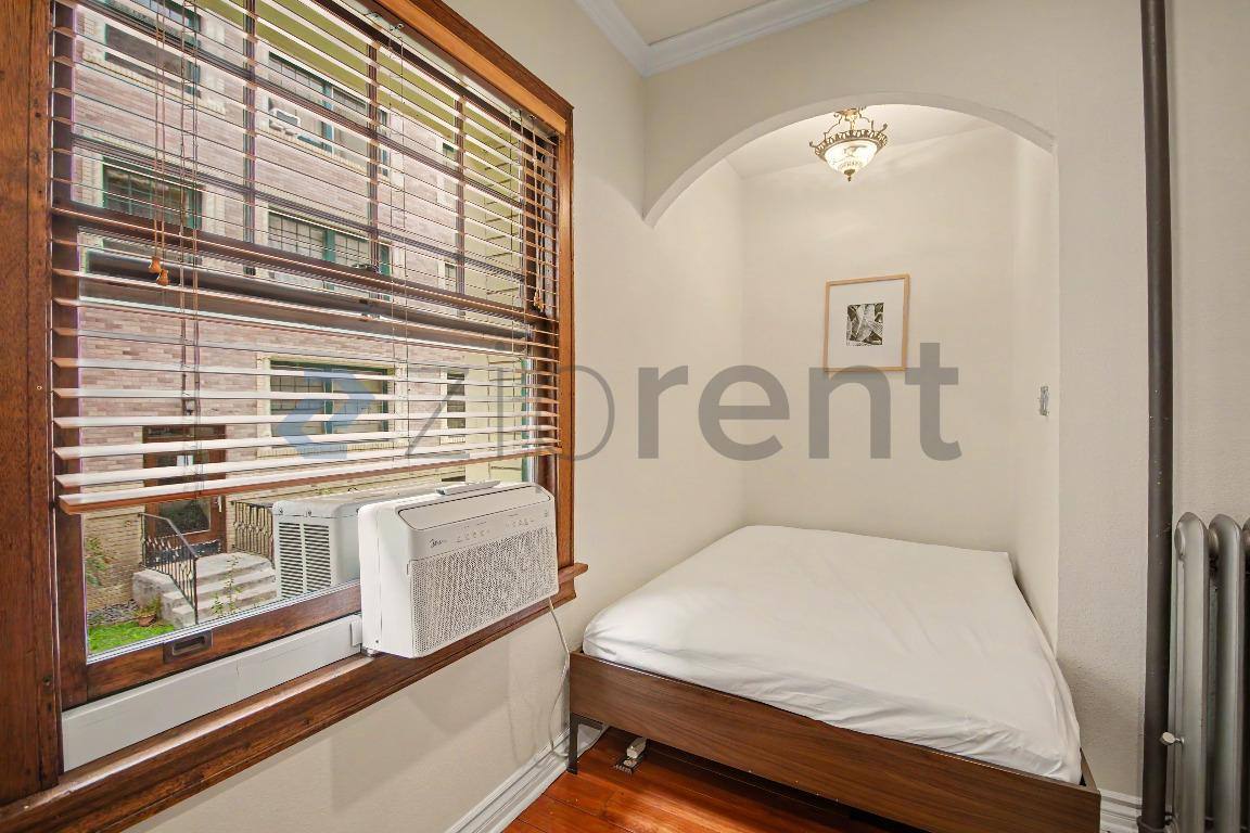 Apartment for rent at 2121 James M Wood Blvd #120, Los Angeles, CA 90006