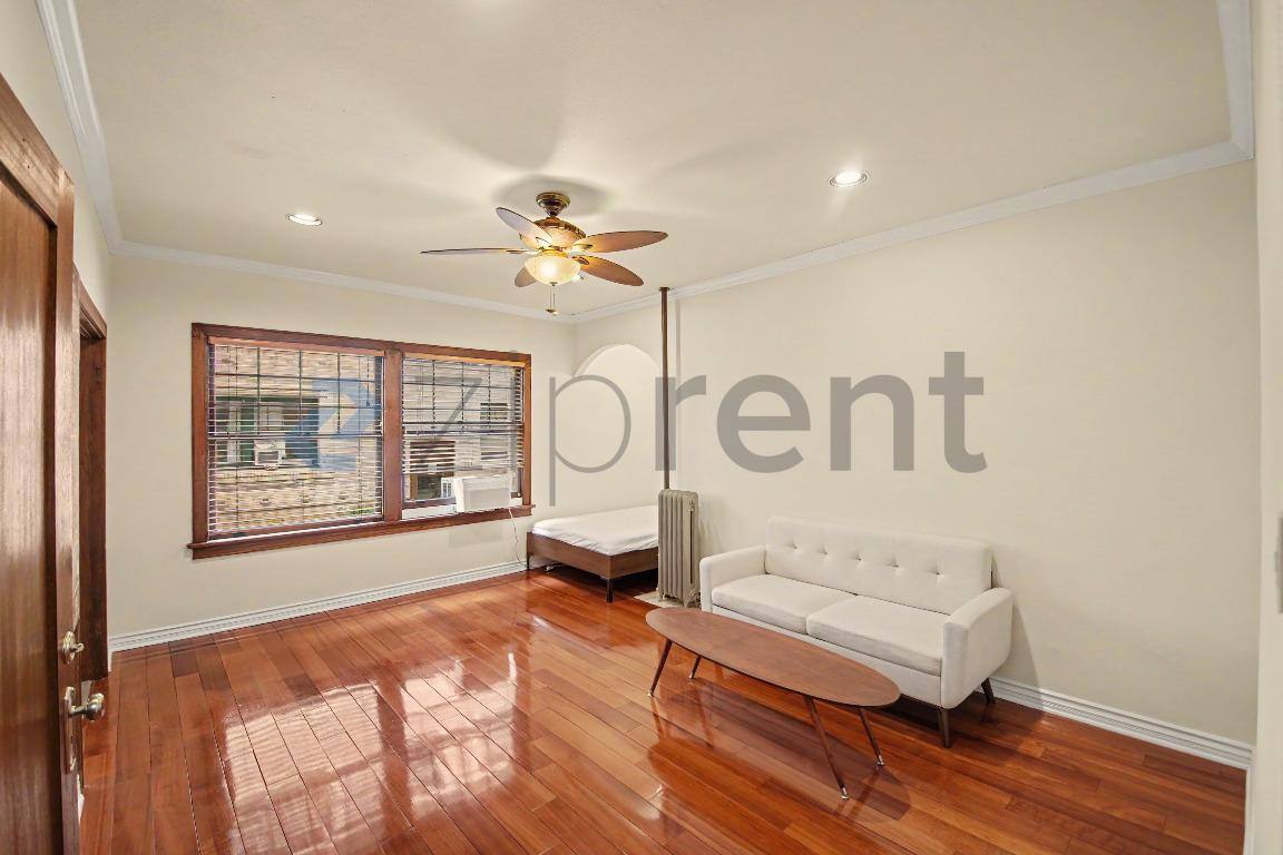 Apartment for rent at 2121 James M Wood Blvd #120, Los Angeles, CA 90006