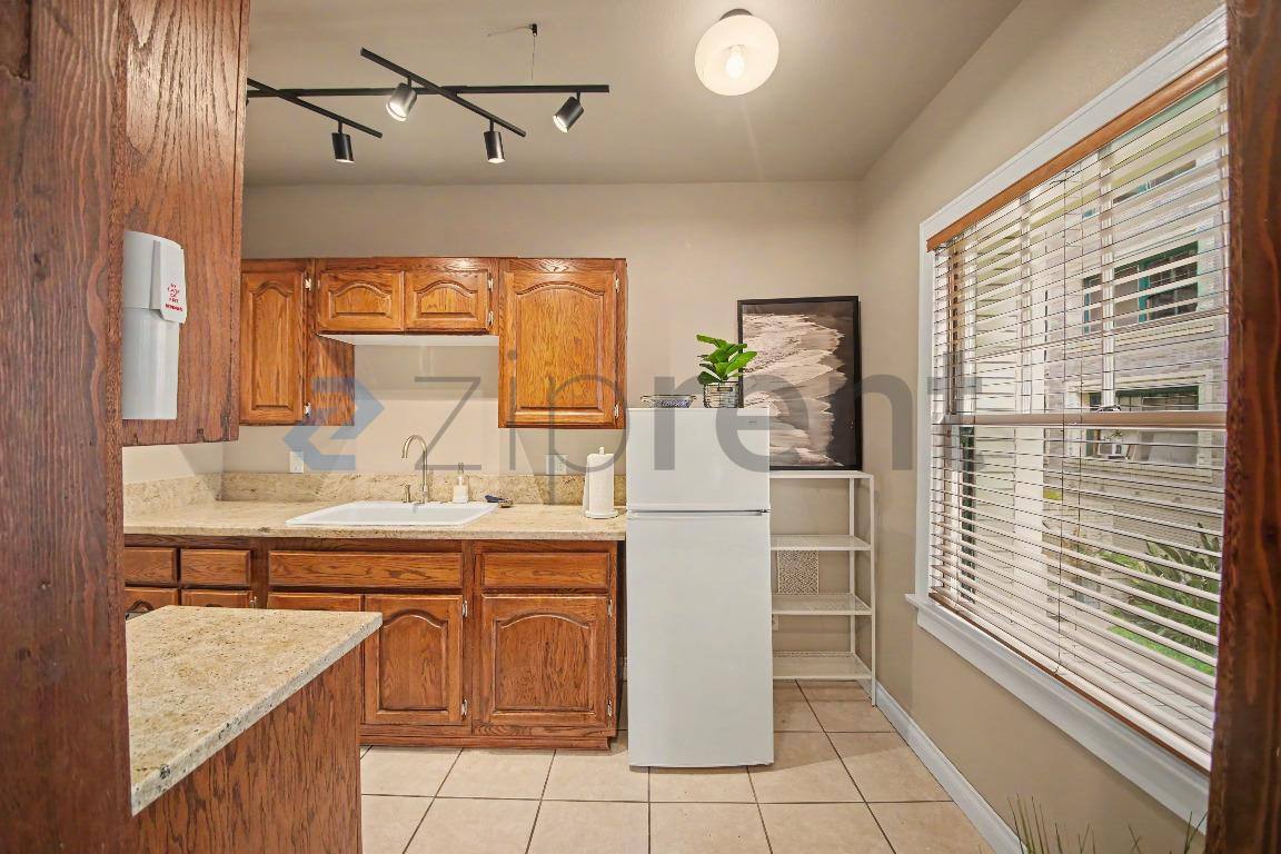 Apartment for rent at 2121 James M Wood Blvd #120, Los Angeles, CA 90006