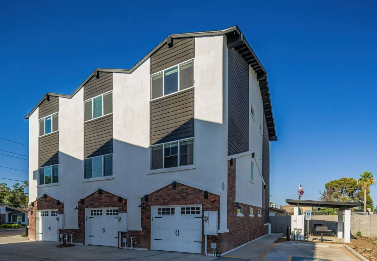 Townhouse for rent at 3725 E Earll Dr, Phoenix, AZ 85018