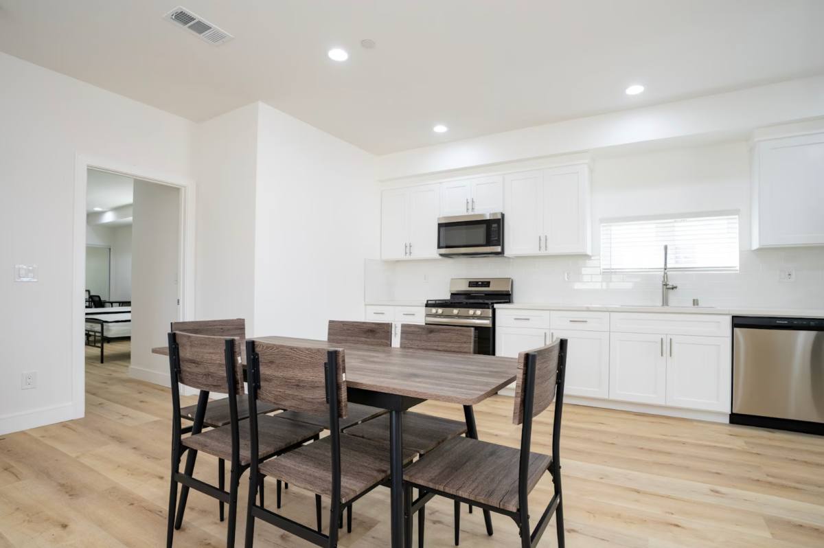 Apartment for rent at 1286 W 35th Place, Los Angeles, CA 90007
