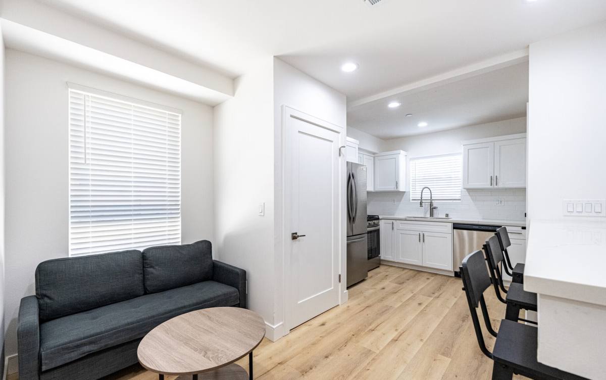 Apartment for rent at 1286 W 35th Place, Los Angeles, CA 90007