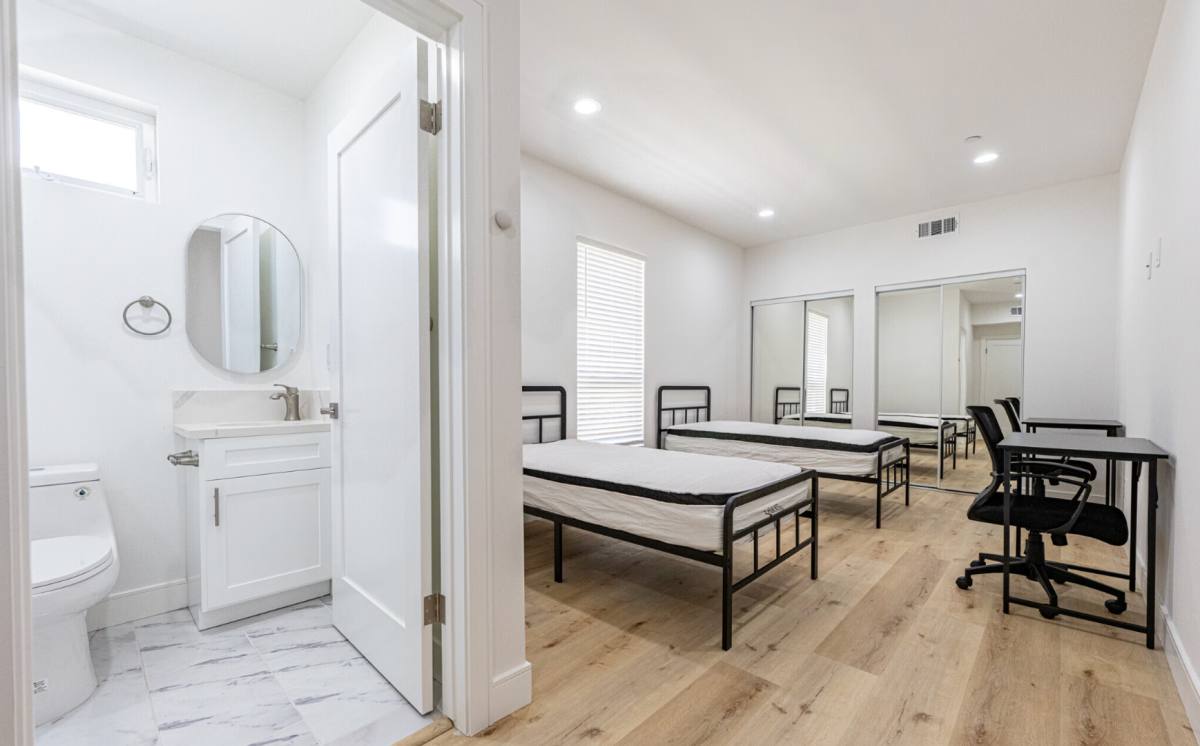 Apartment for rent at 1286 W 35th Place, Los Angeles, CA 90007