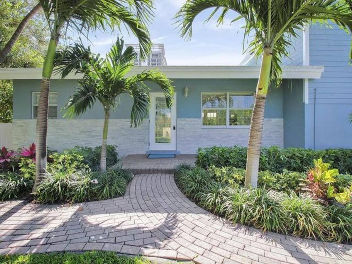 House for rent at 1310 Manor Dr, West Palm Beach, FL 33404