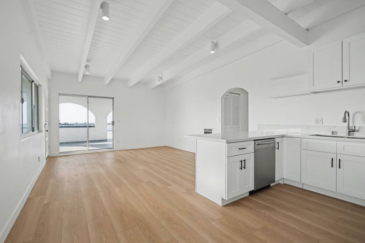 Apartment for rent at 1428 Monterey Blvd, Hermosa Beach, CA 90254