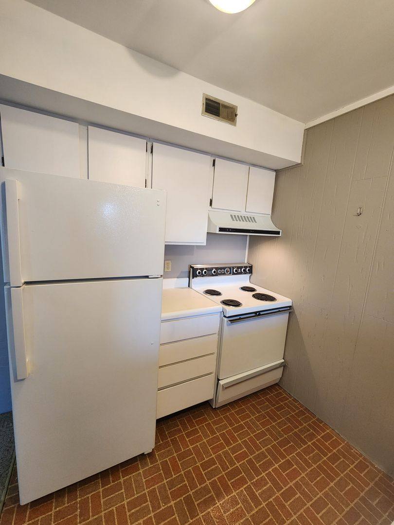 Apartment for rent at 1408 6th St, Charleston, IL 61920