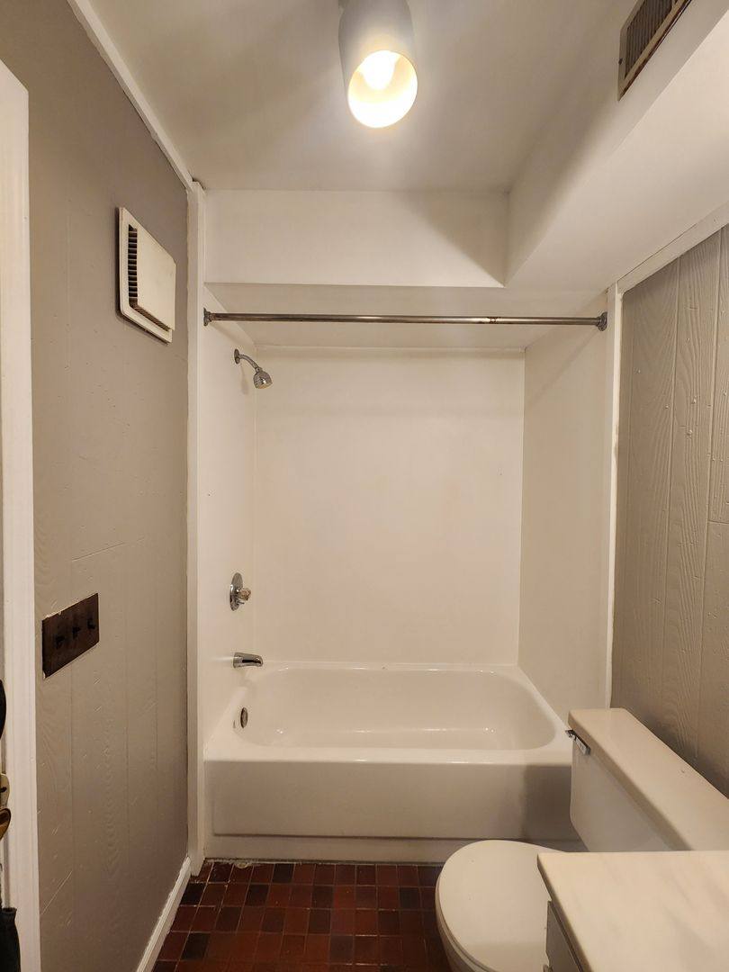 Apartment for rent at 1408 6th St, Charleston, IL 61920