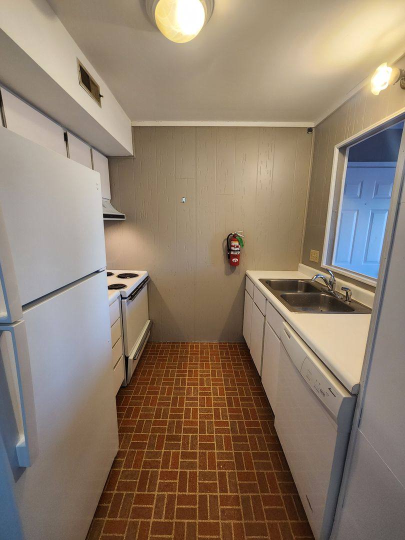 Apartment for rent at 1408 6th St, Charleston, IL 61920